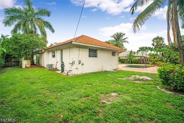 5231 Greenbriar DR, Fort Myers, FL 33919