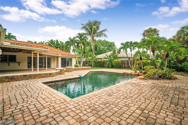 5231 Greenbriar DR, Fort Myers, FL 33919