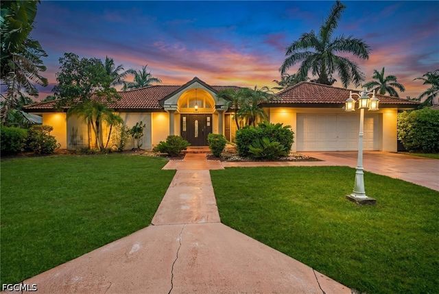 5231 Greenbriar DR, Fort Myers, FL 33919