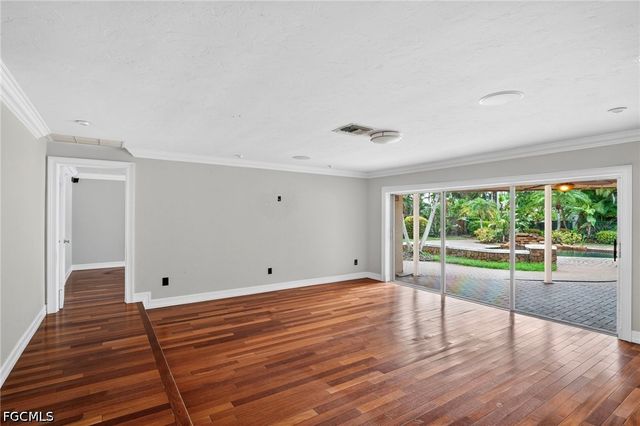 5231 Greenbriar DR, Fort Myers, FL 33919