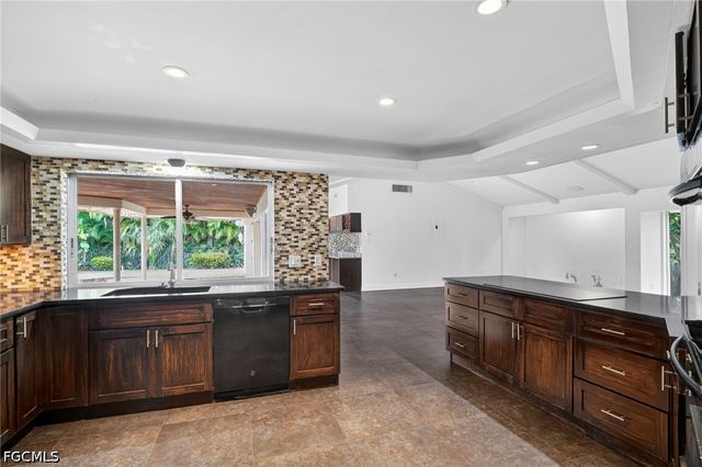 5231 Greenbriar DR, Fort Myers, FL 33919