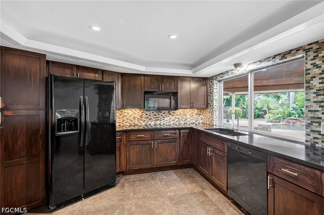 5231 Greenbriar DR, Fort Myers, FL 33919