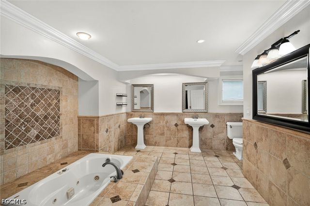 5231 Greenbriar DR, Fort Myers, FL 33919