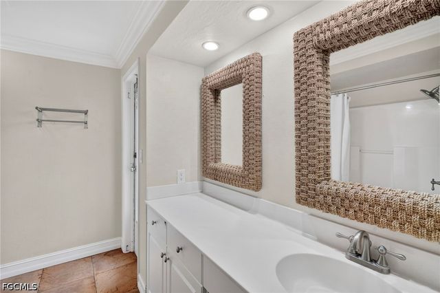 5231 Greenbriar DR, Fort Myers, FL 33919