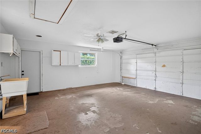 5231 Greenbriar DR, Fort Myers, FL 33919
