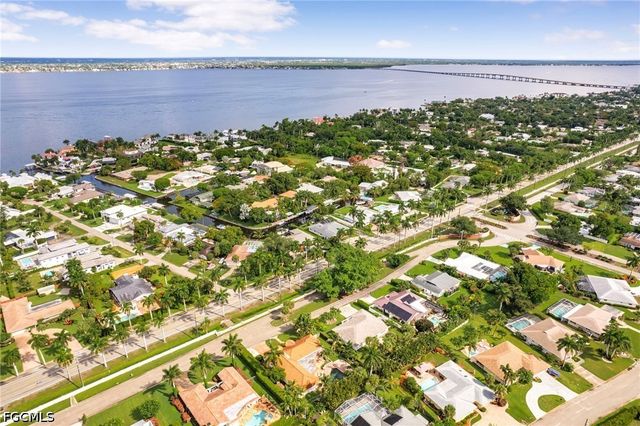 5231 Greenbriar DR, Fort Myers, FL 33919