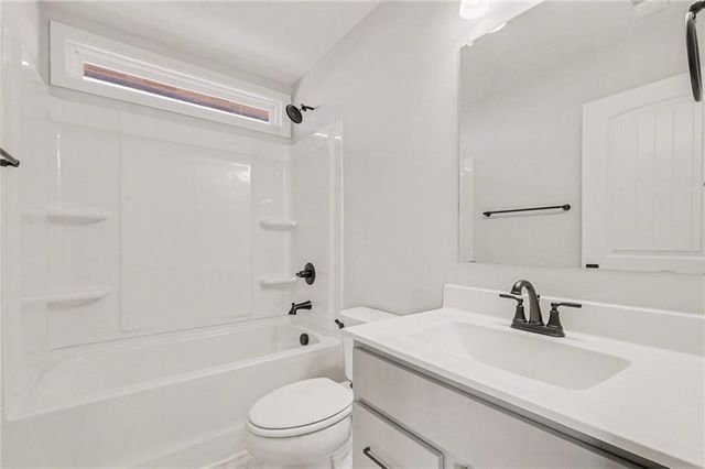 72 Clear Lake Parkway, Hoschton, GA 30548