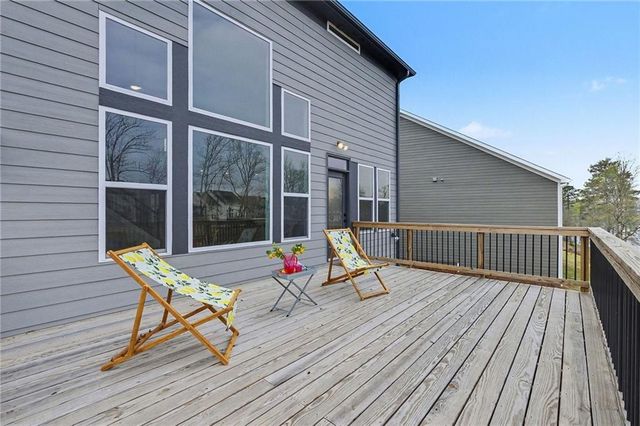 72 Clear Lake Parkway, Hoschton, GA 30548