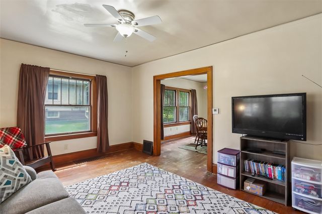 2610 2nd Avenue SE, Cedar Rapids, IA 52403