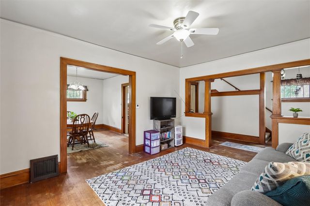 2610 2nd Avenue SE, Cedar Rapids, IA 52403