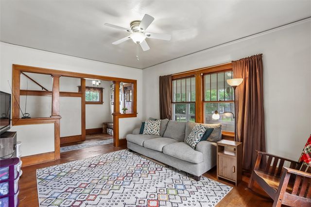 2610 2nd Avenue SE, Cedar Rapids, IA 52403