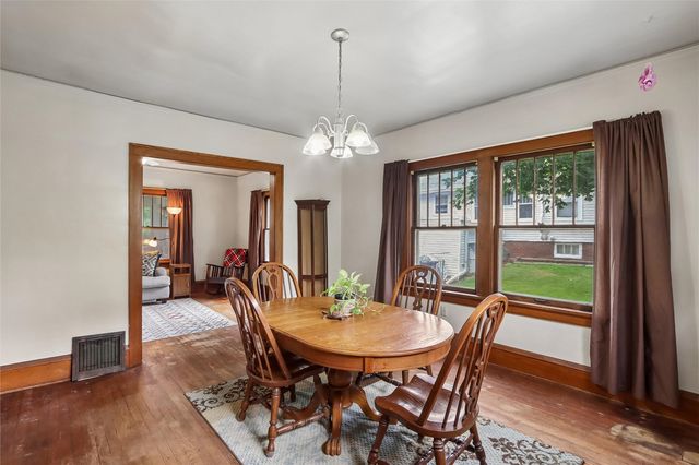 2610 2nd Avenue SE, Cedar Rapids, IA 52403
