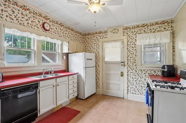 2610 2nd Avenue SE, Cedar Rapids, IA 52403