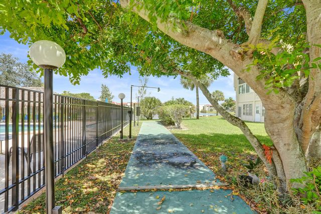 2651 Sunrise Lakes Drive E, Sunrise, FL 33322