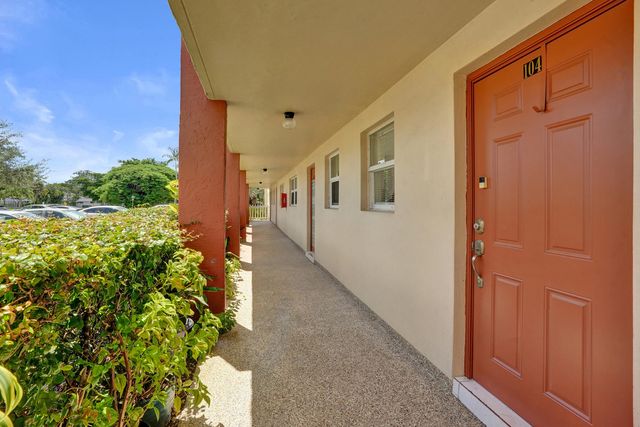 2651 Sunrise Lakes Drive E, Sunrise, FL 33322