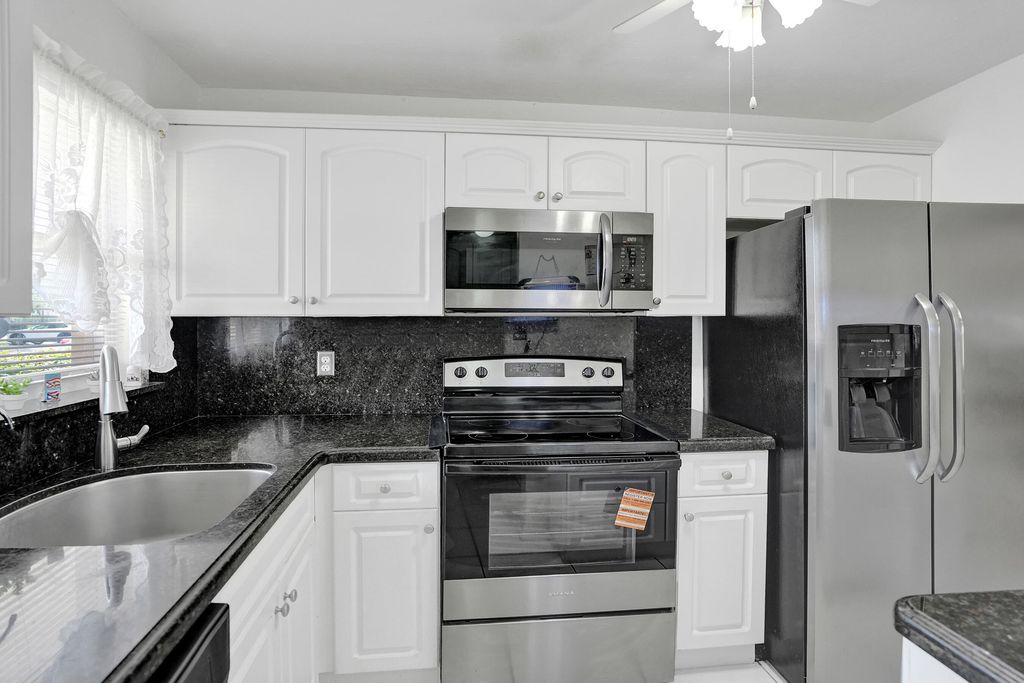 2651 Sunrise Lakes Drive E, Sunrise, FL 33322