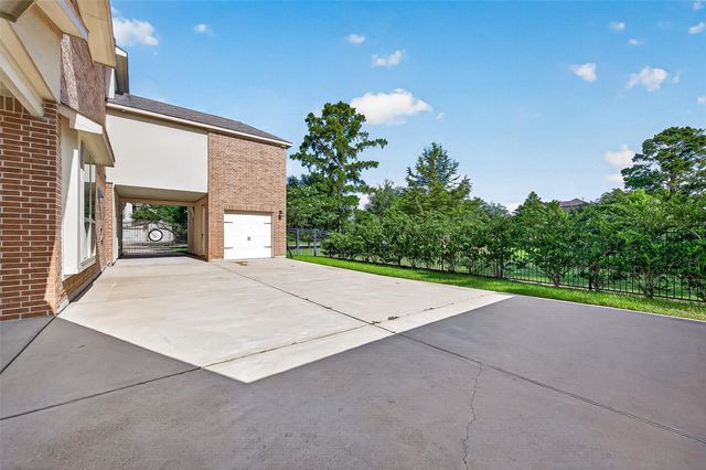 2027 Baker Estates Drive, Houston, TX 77094
