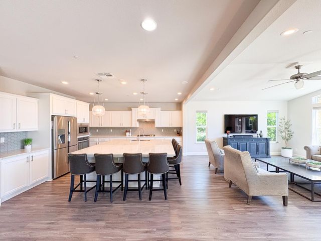 4477 Seabiscuit Dr, Roseville, CA 95747