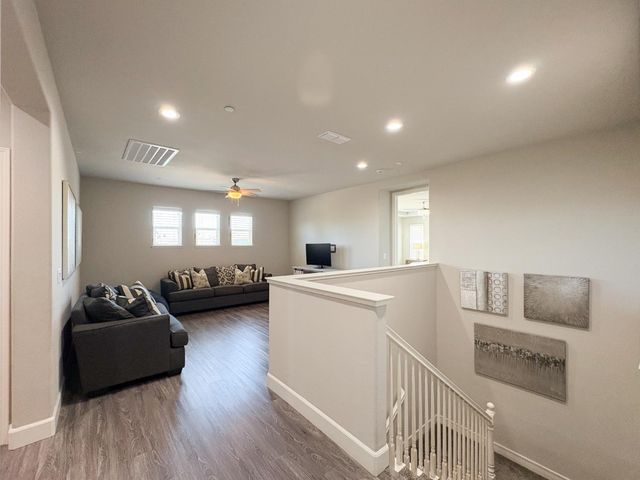 4477 Seabiscuit Dr, Roseville, CA 95747