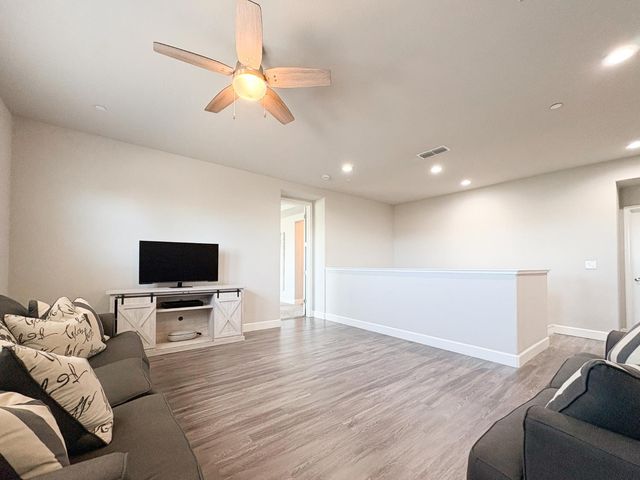 4477 Seabiscuit Dr, Roseville, CA 95747