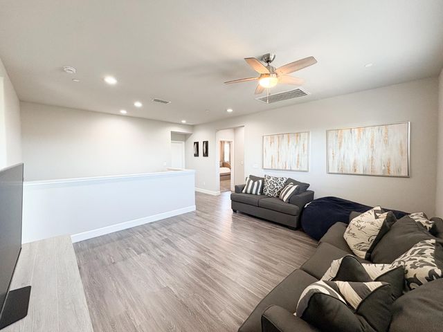 4477 Seabiscuit Dr, Roseville, CA 95747