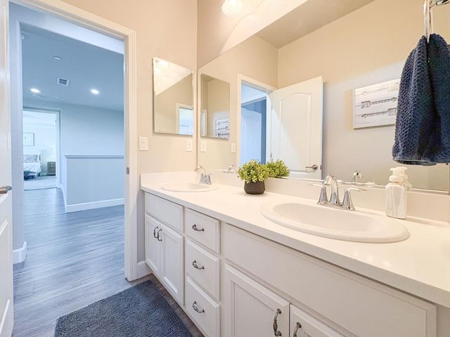 4477 Seabiscuit Dr, Roseville, CA 95747