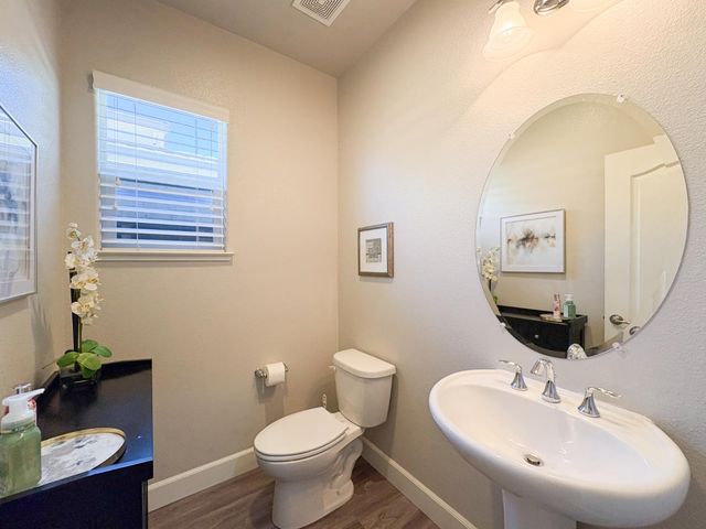 4477 Seabiscuit Dr, Roseville, CA 95747