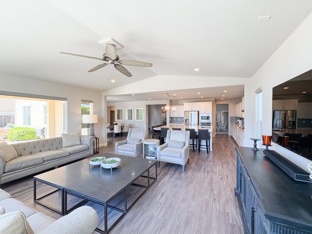 4477 Seabiscuit Dr, Roseville, CA 95747