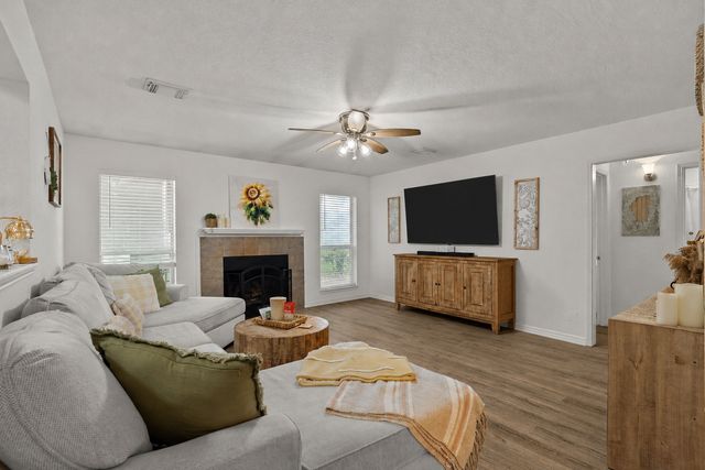 1400 E Lake Drive, Weatherford, TX 76087