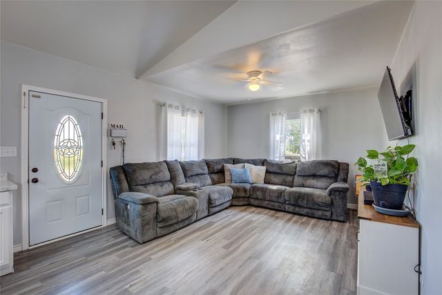 1867 County Road 4131, Cumby, TX 75433