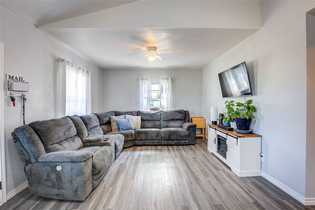 1867 County Road 4131, Cumby, TX 75433