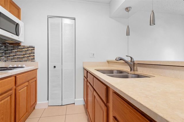 850 N Miami Ave W-607, Miami, FL 33136