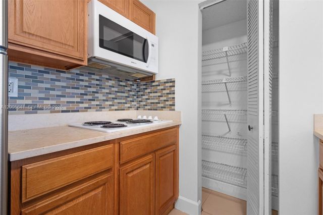 850 N Miami Ave W-607, Miami, FL 33136