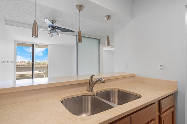 850 N Miami Ave W-607, Miami, FL 33136