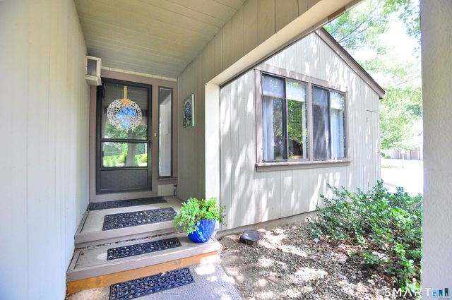 16 Applewood Lane 16, Avon, CT 06001
