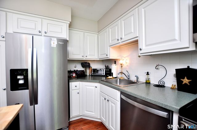 16 Applewood Lane 16, Avon, CT 06001