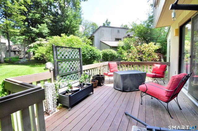 16 Applewood Lane 16, Avon, CT 06001