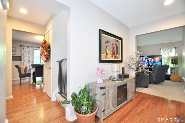 16 Applewood Lane 16, Avon, CT 06001