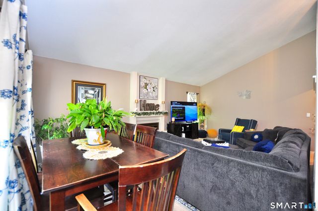 16 Applewood Lane 16, Avon, CT 06001