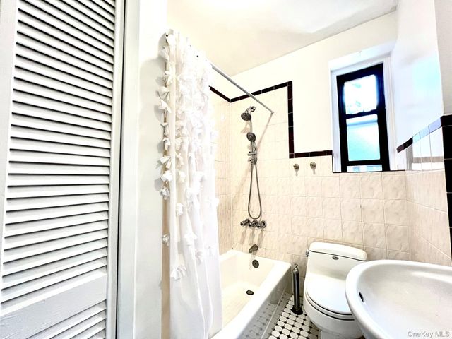 7320 Austin Street 5B, Forest Hills, NY 11375