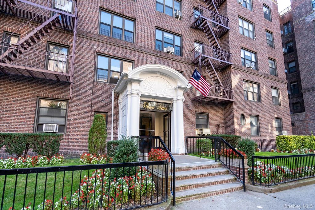 7320 Austin Street 5B, Forest Hills, NY 11375