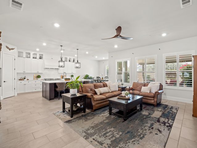 384 Sentinel Drive, Madera, CA 93636