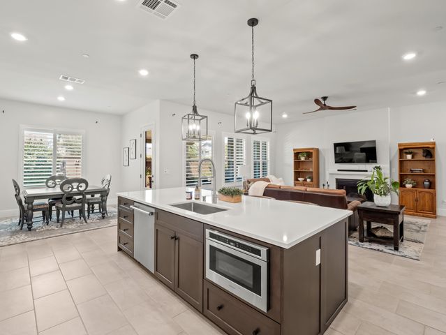 384 Sentinel Drive, Madera, CA 93636