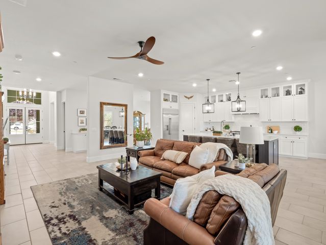 384 Sentinel Drive, Madera, CA 93636