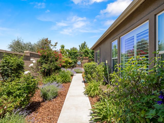 384 Sentinel Drive, Madera, CA 93636
