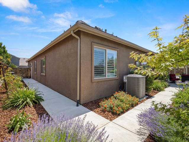 384 Sentinel Drive, Madera, CA 93636