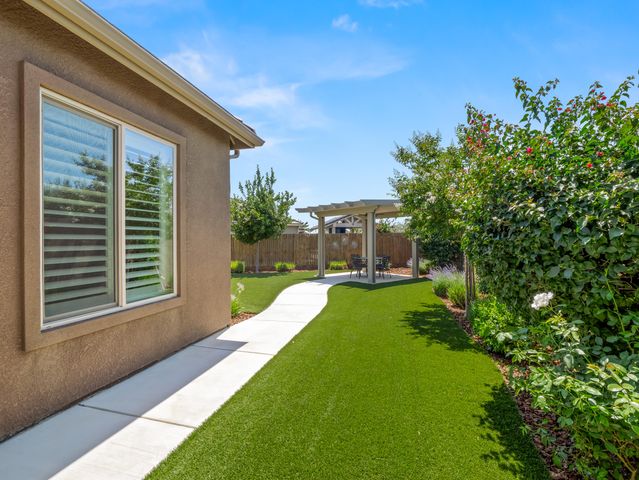 384 Sentinel Drive, Madera, CA 93636
