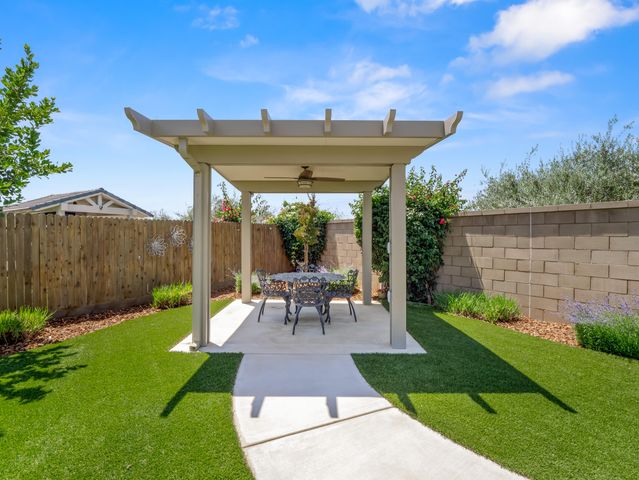 384 Sentinel Drive, Madera, CA 93636