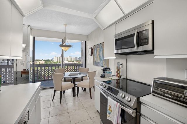 19355 Turnberry Way 8L, Aventura, FL 33180