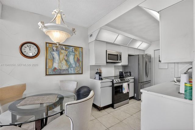 19355 Turnberry Way 8L, Aventura, FL 33180